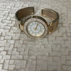 Elegant Gold Women's Watch with Crystal Accents